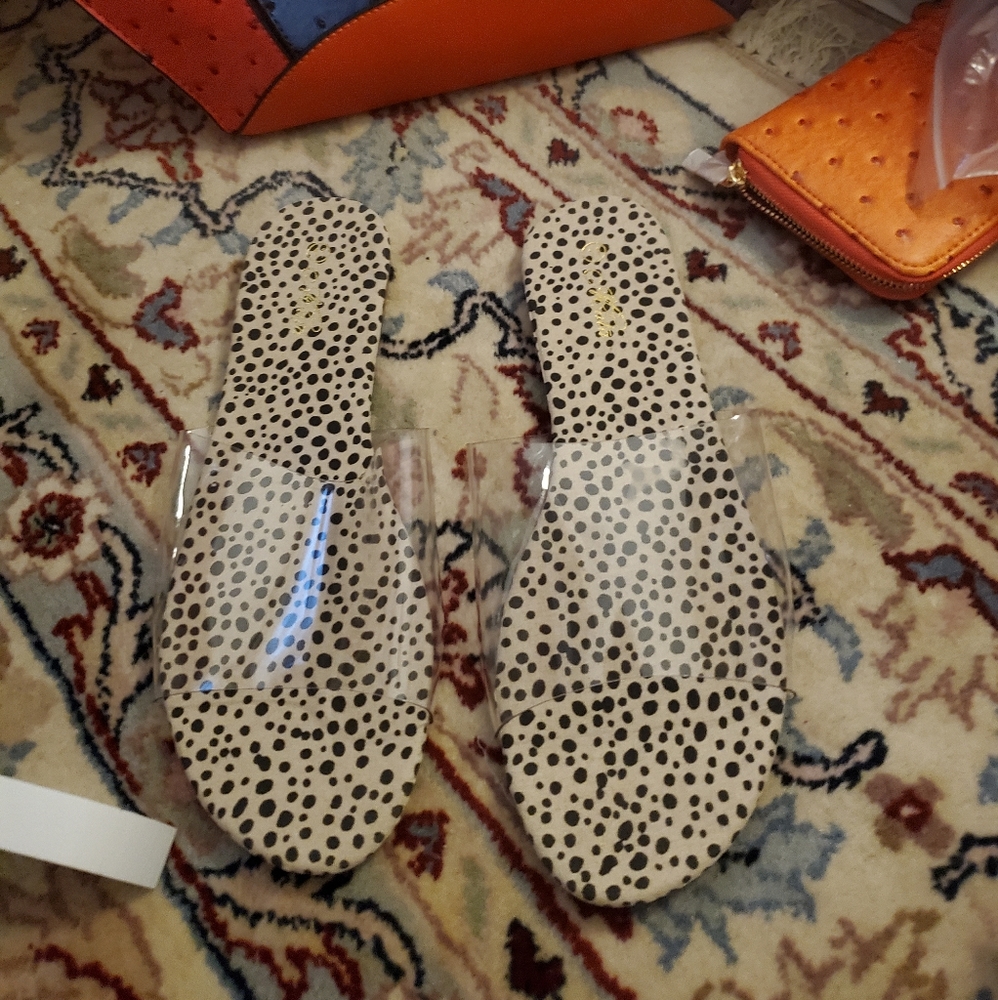 Ll clear toe slit sandals with sm. 🐆 print fo
